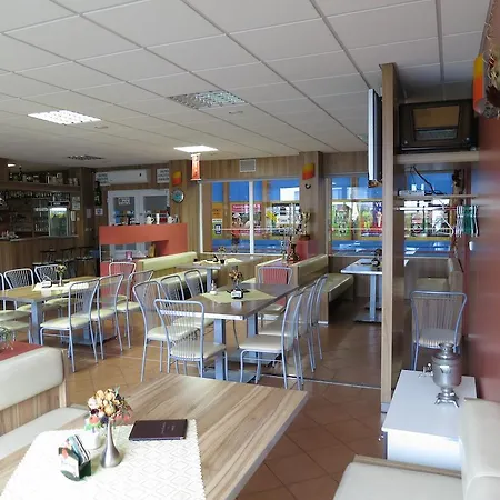 Πανσιόν U Splavu 3*