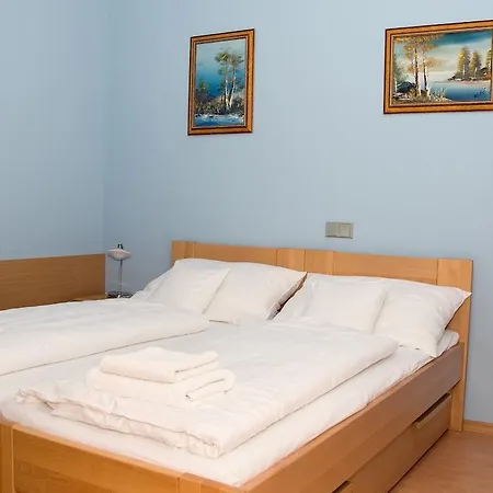 Πανσιόν U Splavu