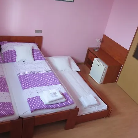 U Splavu Πανσιόν