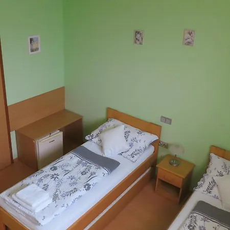 U Splavu Πανσιόν Břeclav