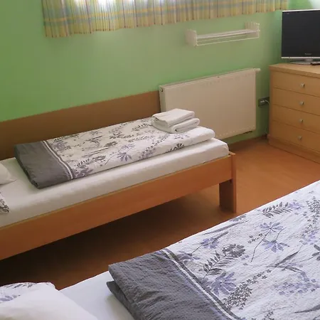 Πανσιόν U Splavu 3*