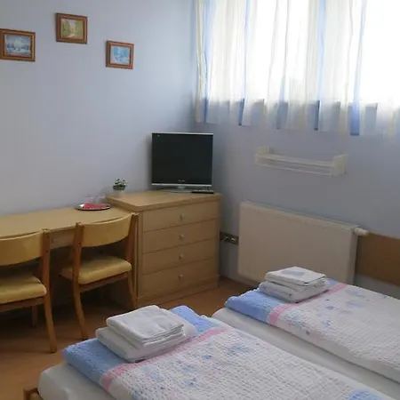 Πανσιόν U Splavu 3*